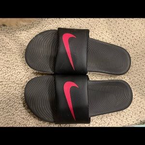 Nike sports flops